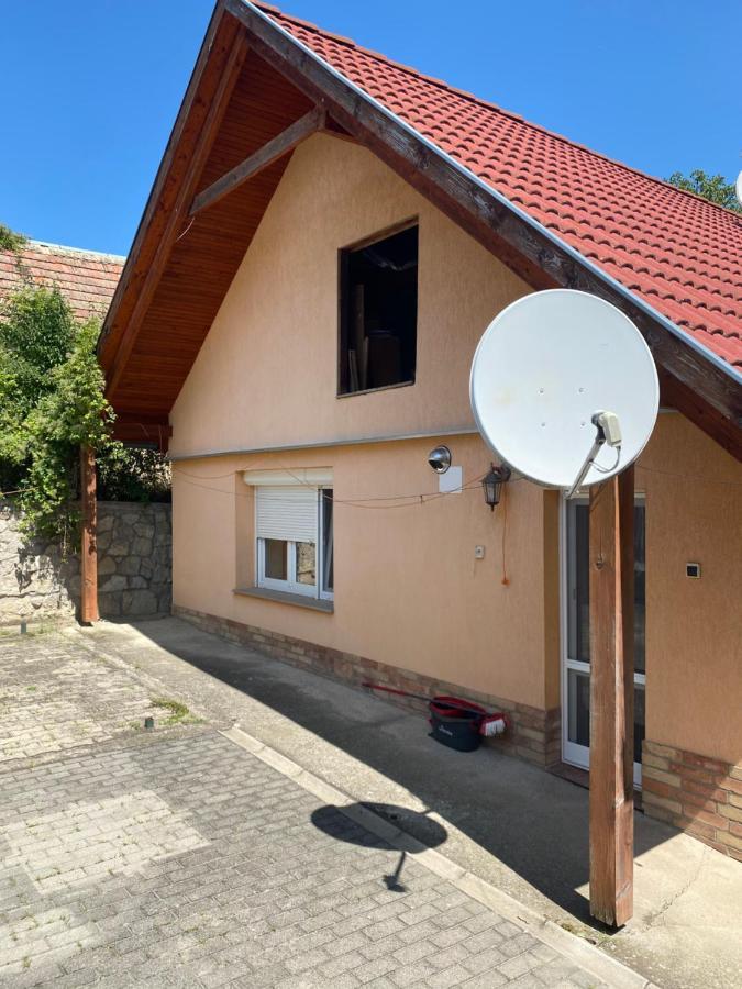 Vityesz Vendeghaz ** Apartment Chl'aba Екстериор снимка